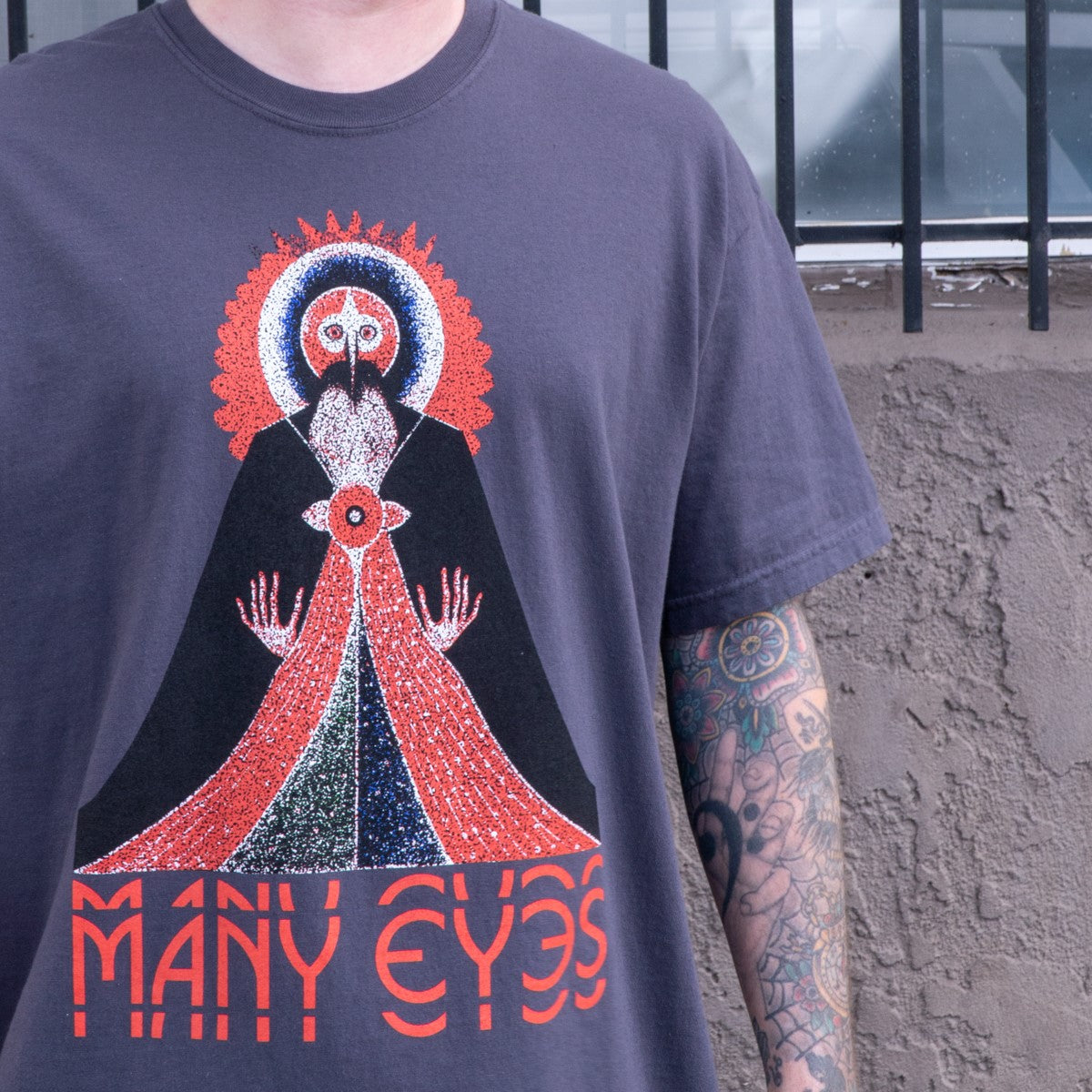 Many Eyes Tee - Graphite